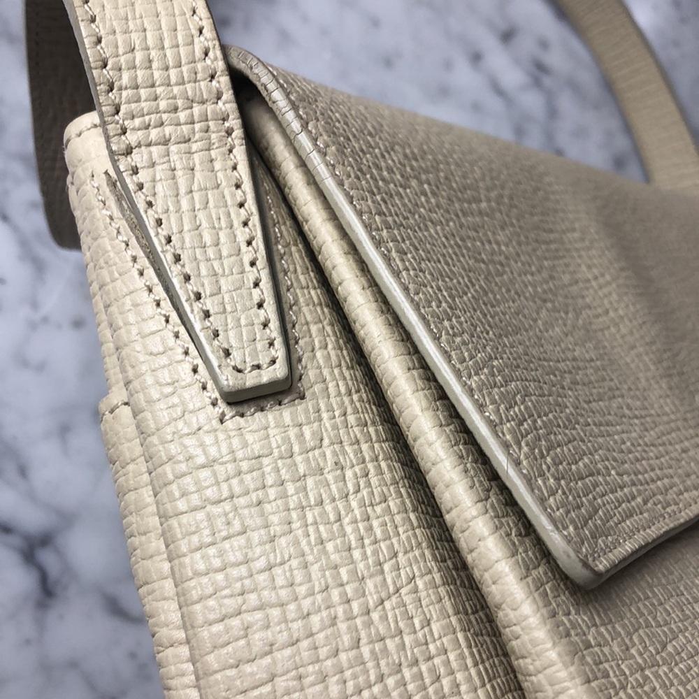 Loewe Vintage Cream Leather Shoulder Bag Size 10”x 11”x4” - Picture 11 of 16